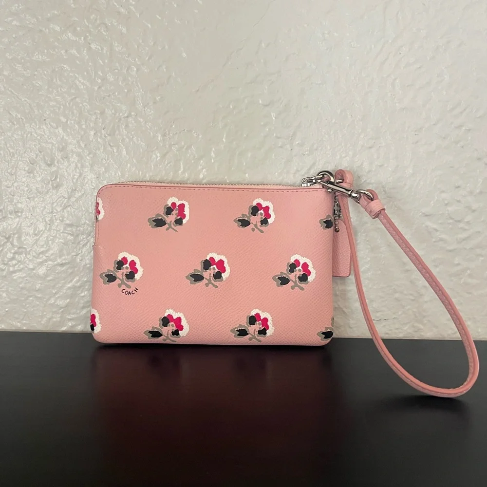 ✨NWOT - Coach Floral Corner Zip Wristlet✨ - Picture 6 of 9